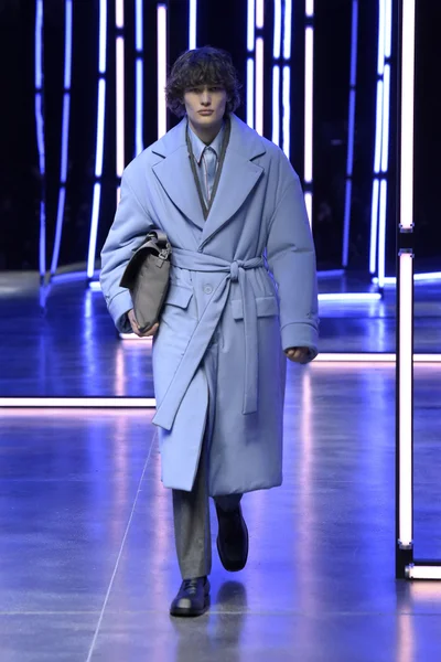 Look 32